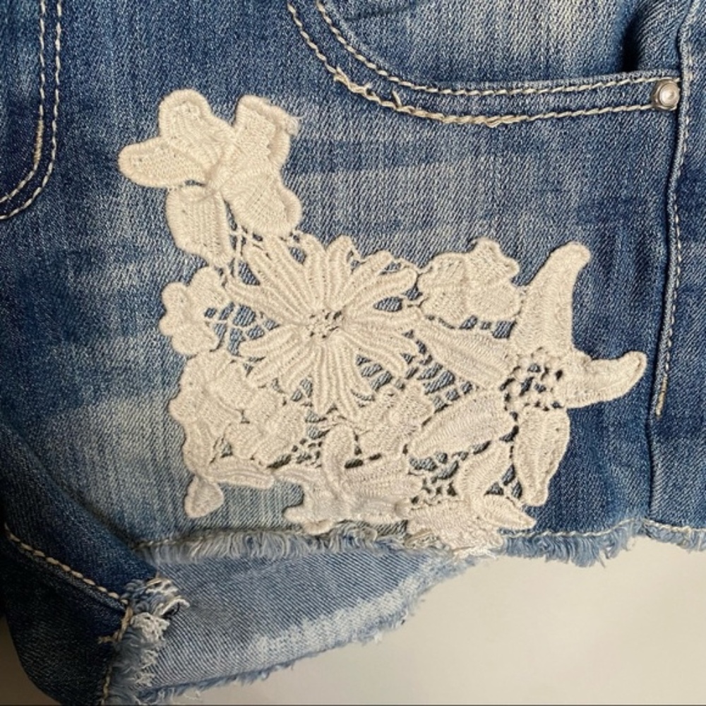 ALMOST FAMOUS mini short floral lace embroidered distressed size 3 - Picture 10 of 12